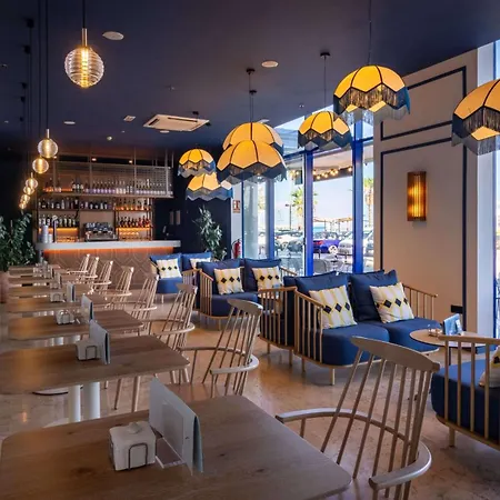 亚拉马尔酒店 - 建议成人入住 丰希罗拉